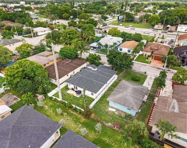 2848 Nw 9th Place - Photo Thumbnail 32