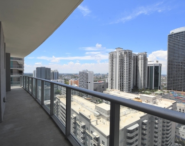 1100 S Miami Avenue - Photo Thumbnail 8