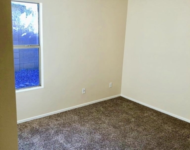 4166 E Sundance Avenue - Photo Thumbnail 8
