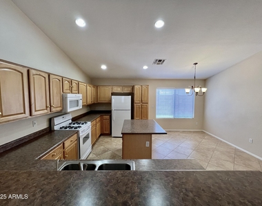 4166 E Sundance Avenue - Photo Thumbnail 6