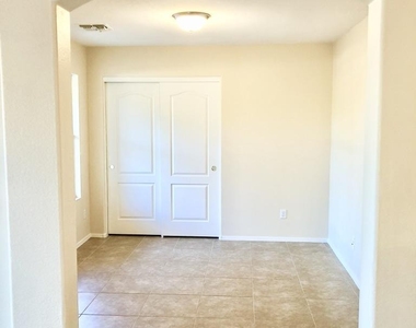 4166 E Sundance Avenue - Photo Thumbnail 2