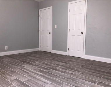 2817 Taylor Street - Photo Thumbnail 8