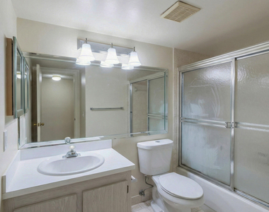 222 Pine Hov Circle - Photo Thumbnail 5