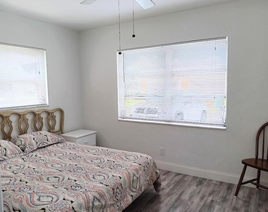 7105 Nw 74th Place - Photo Thumbnail 4