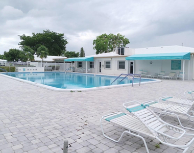 7105 Nw 74th Place - Photo Thumbnail 7