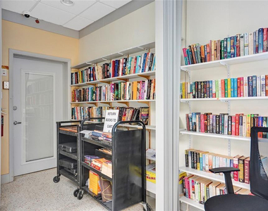7105 Nw 74th Place - Photo Thumbnail 6