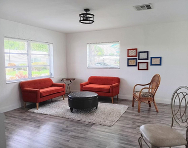 7105 Nw 74th Place - Photo Thumbnail 2