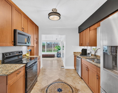 4670 Ne 4th Avenue - Photo Thumbnail 10