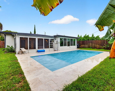 4670 Ne 4th Avenue - Photo Thumbnail 4
