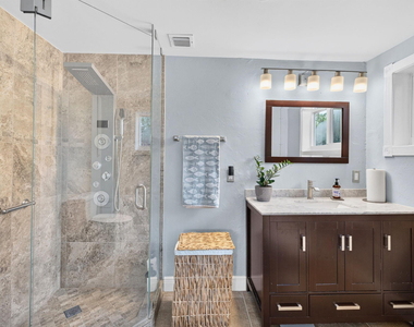 4670 Ne 4th Avenue - Photo Thumbnail 22