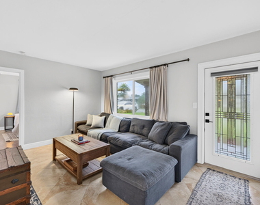 4670 Ne 4th Avenue - Photo Thumbnail 5