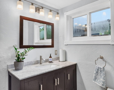 4670 Ne 4th Avenue - Photo Thumbnail 21