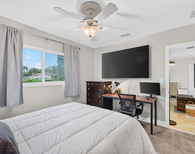 4670 Ne 4th Avenue - Photo Thumbnail 29