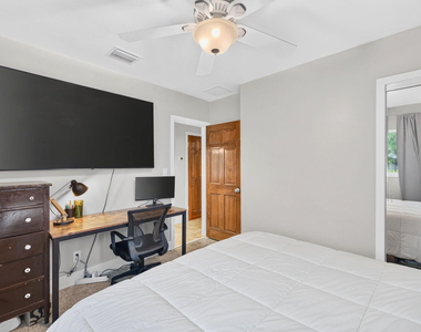 4670 Ne 4th Avenue - Photo Thumbnail 30