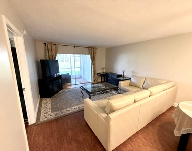2828 Casita Way - Photo Thumbnail 4
