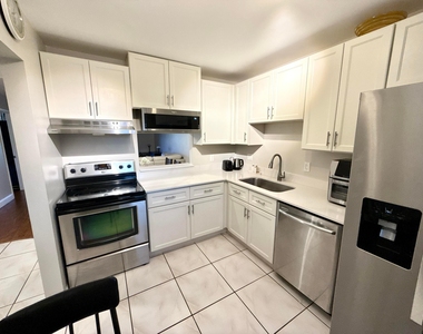 2828 Casita Way - Photo Thumbnail 3