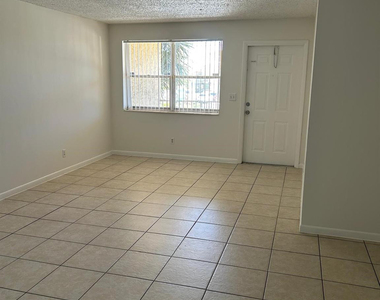 850 E Commercial Boulevard - Photo Thumbnail 7