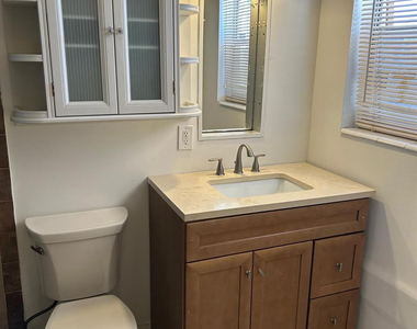 850 E Commercial Boulevard - Photo Thumbnail 16