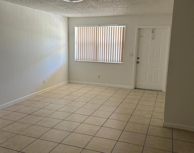 850 E Commercial Boulevard - Photo Thumbnail 8
