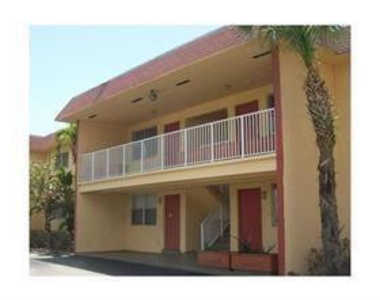 850 E Commercial Boulevard - Photo Thumbnail 1