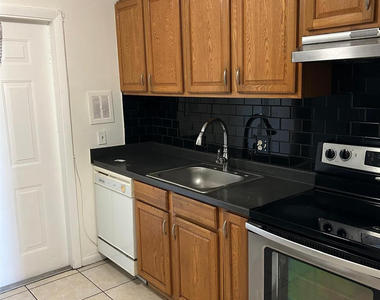 850 E Commercial Boulevard - Photo Thumbnail 6