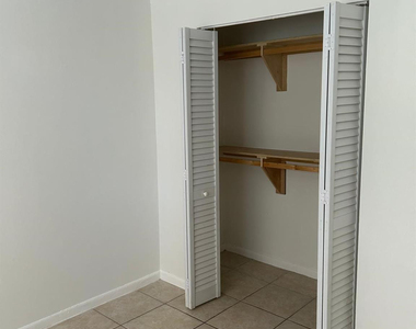 850 E Commercial Boulevard - Photo Thumbnail 2