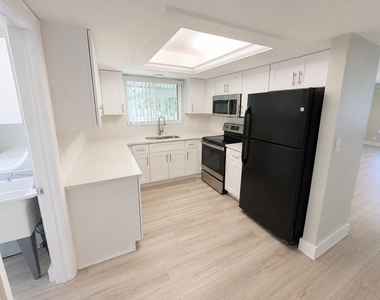 1232 Cabana Road - Photo Thumbnail 8