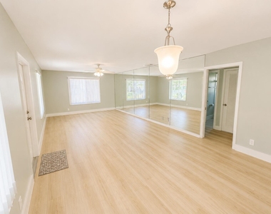 1232 Cabana Road - Photo Thumbnail 5