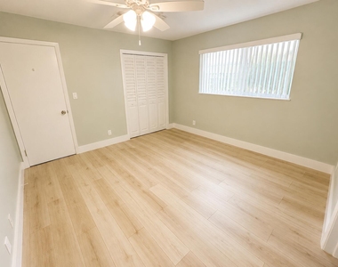 1232 Cabana Road - Photo Thumbnail 13