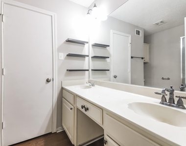 2026 Greenview Drive - Photo Thumbnail 15