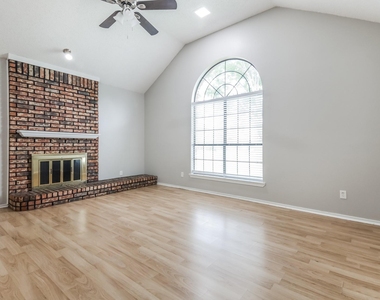 2026 Greenview Drive - Photo Thumbnail 2