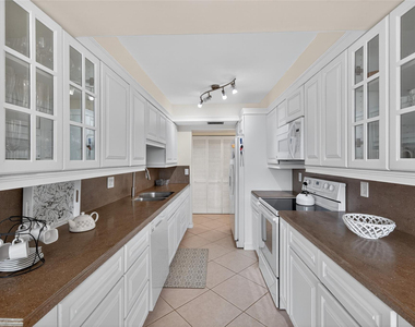 800 Jeffery Street - Photo Thumbnail 10