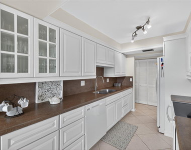 800 Jeffery Street - Photo Thumbnail 11