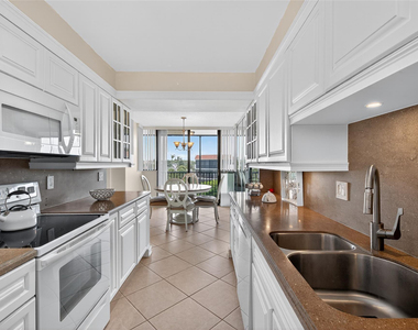 800 Jeffery Street - Photo Thumbnail 13