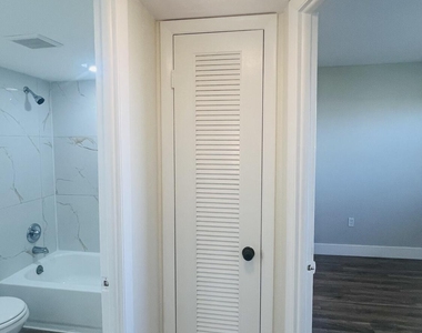 8345 Sunrise Lakes Boulevard - Photo Thumbnail 10