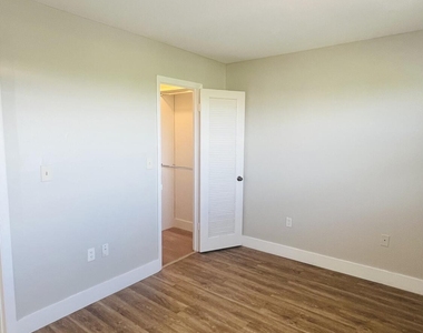 8345 Sunrise Lakes Boulevard - Photo Thumbnail 7