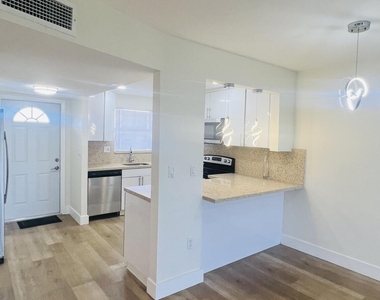 8345 Sunrise Lakes Boulevard - Photo Thumbnail 5
