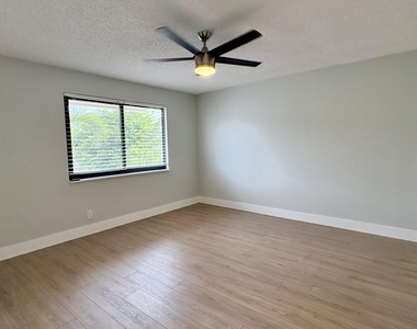 5325 Tennis Lane - Photo Thumbnail 16