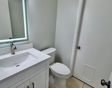 5325 Tennis Lane - Photo Thumbnail 11