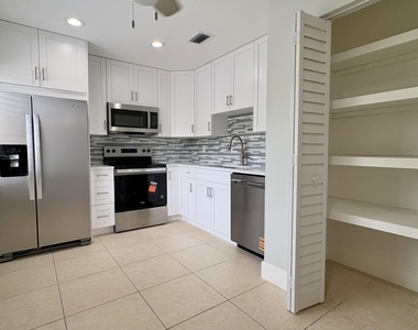 5325 Tennis Lane - Photo Thumbnail 6