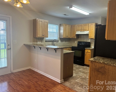 1426 Peach Park Lane - Photo Thumbnail 7