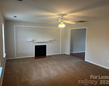 1426 Peach Park Lane - Photo Thumbnail 3
