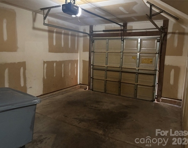 1426 Peach Park Lane - Photo Thumbnail 11