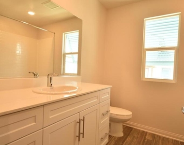 656 Martina Street - Photo Thumbnail 12