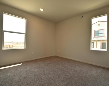 656 Martina Street - Photo Thumbnail 10
