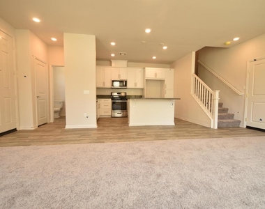 656 Martina Street - Photo Thumbnail 1
