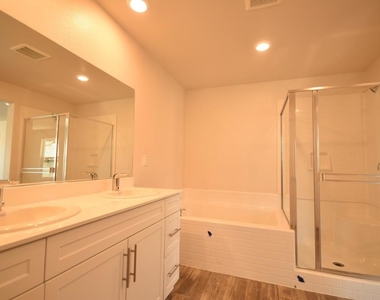 656 Martina Street - Photo Thumbnail 8