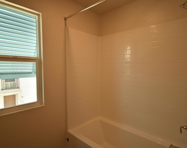 656 Martina Street - Photo Thumbnail 13