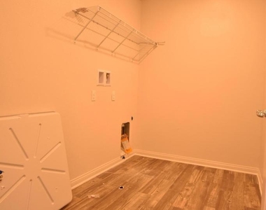 656 Martina Street - Photo Thumbnail 16