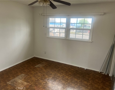 543 Flores Street - Photo Thumbnail 5